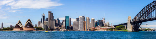 sydney cbd e porto vista panorâmica em um lindo dia - sydney harbor panoramic sydney australia skyline - fotografias e filmes do acervo