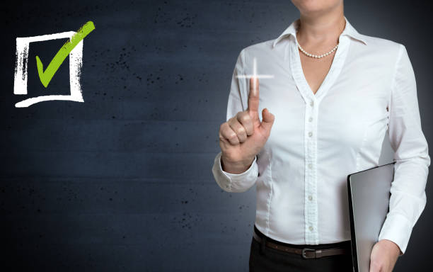 istock Checkbox touchscreen is shown by businesswoman 857304832