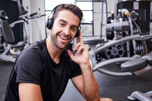 istock Gym bunny with tunes 857309560