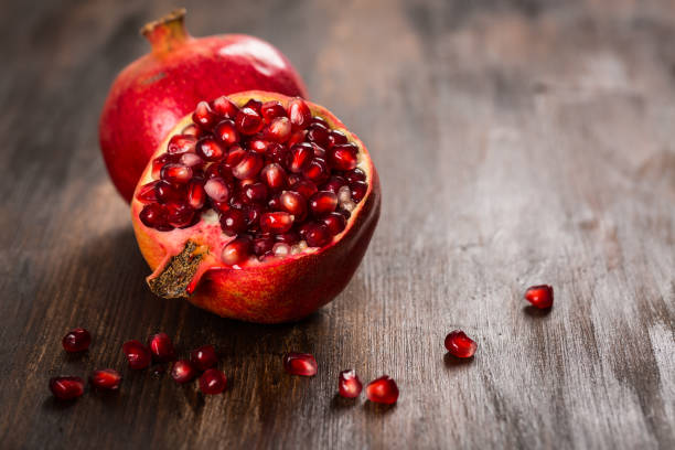 석류 열매 나무 빈티지 배경 - pomegranate fruit tropical fruit freshness 뉴스 사진 이미지