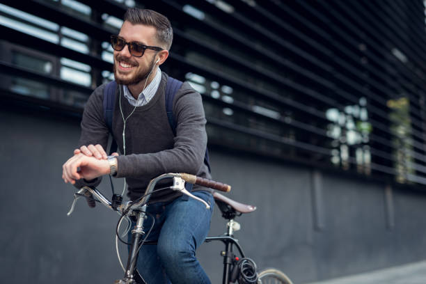 disfrutando de paseo en bicicleta - fun time audio fotografías e imágenes de stock