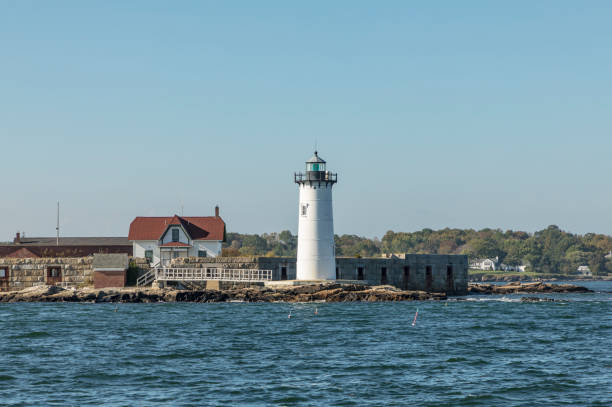 Portsmouth Harbor Lighthouse and Fort Constitution State Historic Site view in summer,  New Hampshire, USA Portsmouth Harbor Lighthouse and Fort Constitution State Historic Site view in summer, New Castle, New Hampshire, USA portsmouth nh stock pictures, royalty-free photos & images