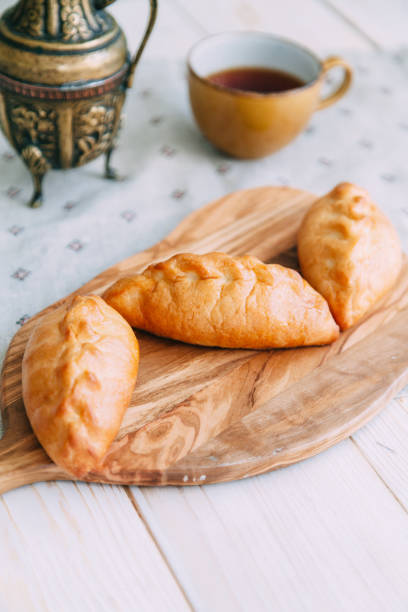 homemade pastries with fillings of potatoes, cabbage and fish - baked breakfast cabbage cake imagens e fotografias de stock