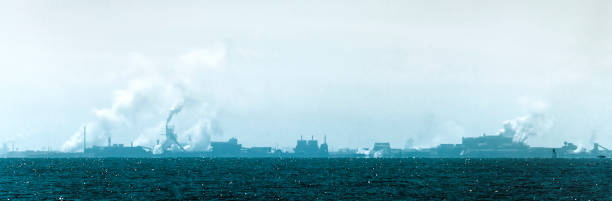 industrial skyline - shore of lake michigan - chicago lake michigan skyline indiana imagens e fotografias de stock