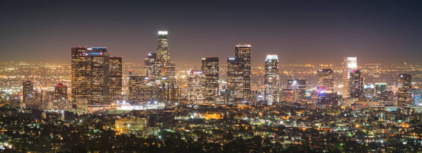 panoramiczny nocny widok na panoramę miasta los angeles - 13633 zdjęcia i obrazy z banku zdjęć