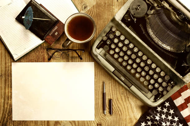 writer desktop with typewriter retro - writing typewriter 1950s style retro revival imagens e fotografias de stock