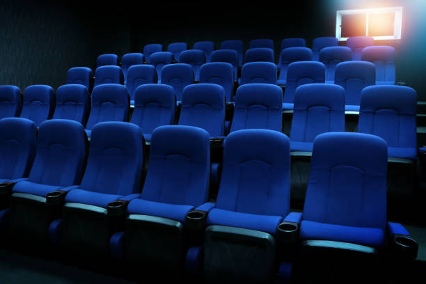lugares vazios de novos azuis no teatro auditório ou filme - hollywood movie - fotografias e filmes do acervo