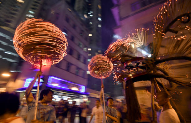 The Tai Hang Fire Dragon Dance during Mid-Autumn Festival in Hong Kong October 3, 2017, Hong Kong: Inscribed to China's national list of Intangible Cultural Heritage in 2011, the Tai Hang Fire Dragon Dance began in 1880 and is a highlight of Mid-Autumn Festival in Hong Kong. hong kong moon night stock pictures, royalty-free photos & images