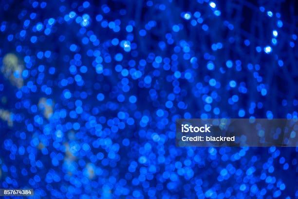 Fondo Luces Defocused Púrpura Foto de stock y más banco de imágenes de Azul real - Azul real, Fondos, Abstracto