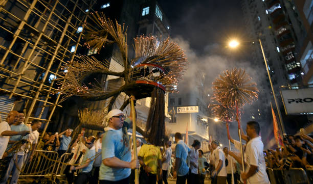 October 3, 2017, Hong Kong: Inscribed to China's national list of Intangible Cultural Heritage in 2011, the Tai Hang Fire Dragon Dance began in 1880 and is a highlight of Mid-Autumn Festival in Hong Kong. The 2017 Tai Hang Fire Dragon Dance takes place from October 3-6 in Tai Hang district in Hong Kong. The dance requires 300 performers to carry the 67-metre-long dragon with 72,000 incense sticks. hong kong moon night stock pictures, royalty-free photos & images