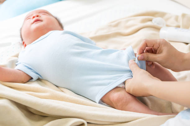 istock Mom is wearing a bodysuit for baby 857743900