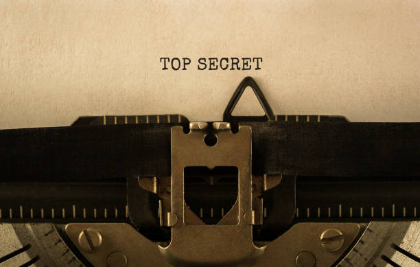 top secret de texto mecanografiado en la máquina de escribir retro - speech bubble fotos fotografías e imágenes de stock