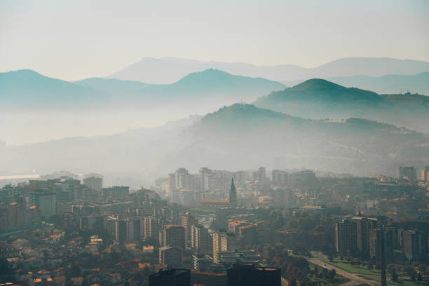 city and foggy mountains - clear sky contrasts cloud high contrast imagens e fotografias de stock