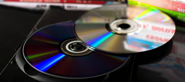 dvd 디스크 및 사례 - cd cd rom dvd technology 뉴스 사진 이미지