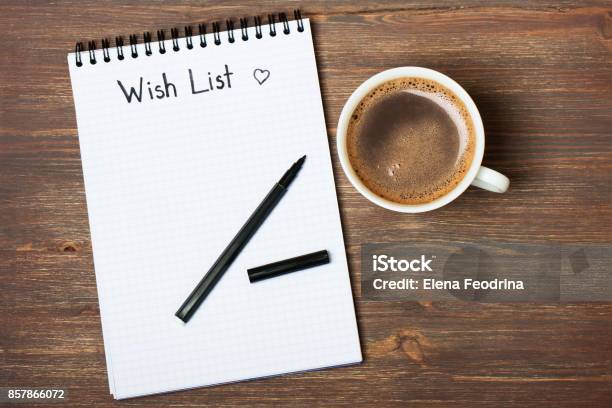 Foto de Wishlist De Palavra Em Um Notebook e mais fotos de stock de Aberto - Aberto, Abstrato, Acessório