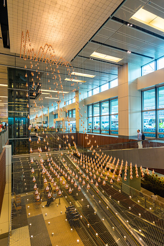 Singapore: Kinetic Rain Sculpture at Changi Aiport Departure and Hall. Kinetic Rain is the icon of the revamped Departure Check-in HallSingapore: Kinetic Rain Sculpture at Changi Aiport Departure and Hall. Kinetic Rain is the icon of the revamped Departure Check-in Hall