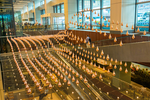 Singapore: Kinetic Rain Sculpture at Changi Aiport Departure and Hall. Kinetic Rain is the icon of the revamped Departure Check-in HallSingapore: Kinetic Rain Sculpture at Changi Aiport Departure and Hall. Kinetic Rain is the icon of the revamped Departure Check-in Hall