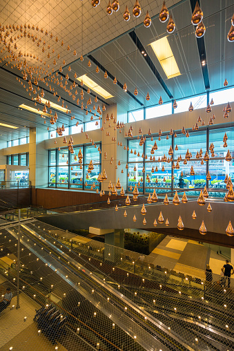 Singapore: Kinetic Rain Sculpture at Changi Aiport Departure and Hall. Kinetic Rain is the icon of the revamped Departure Check-in HallSingapore: Kinetic Rain Sculpture at Changi Aiport Departure and Hall. Kinetic Rain is the icon of the revamped Departure Check-in Hall