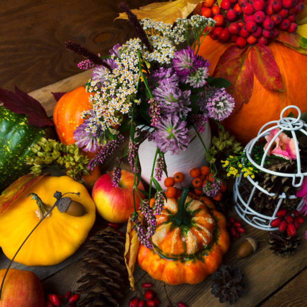 istock Fall table centerpiece with clover in vase, top view 857901716
