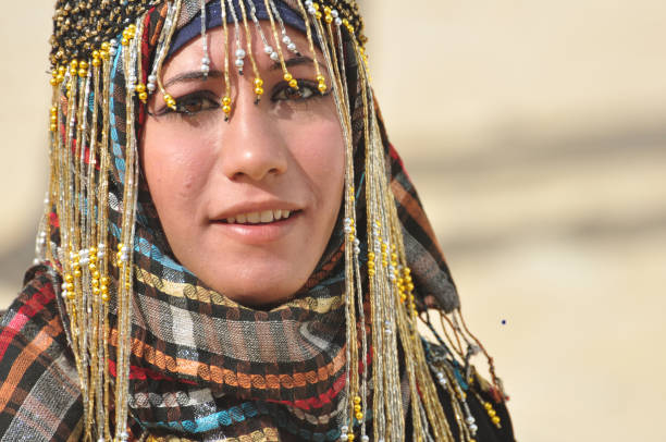 viajar para oriente médio - cairo women middle east islam - fotografias e filmes do acervo