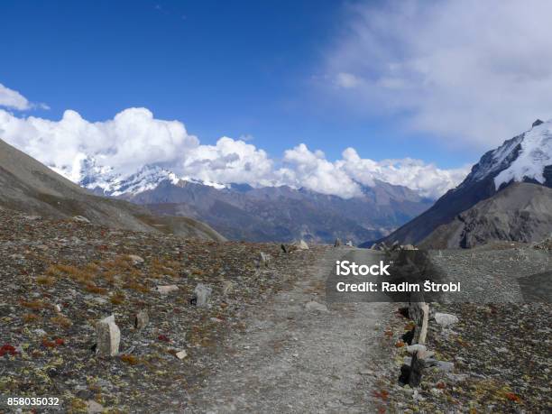 Beautiful Mountai Path In Himalaya Stock Photo - Download Image Now - Adventure, Annapurna Circuit, Annapurna Conservation Area