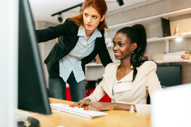 istock Busiensswoman advising colleague 858123344