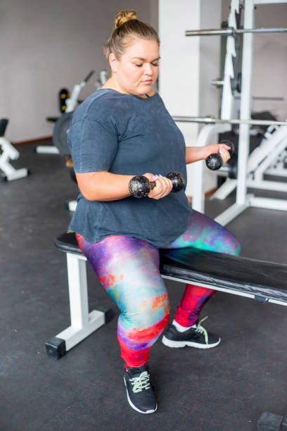 istock Fat girl in a gym 858165616