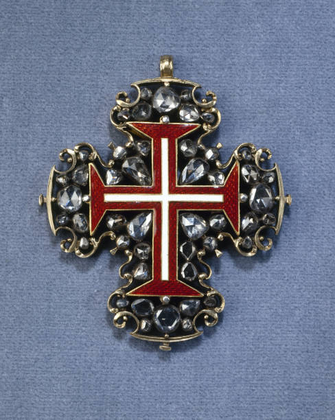 istock Old and vintage Diamond brooch with Maltese cross 858277264