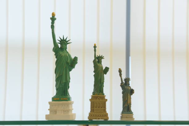 istock Statue of Liberty Souvenirs 858281984