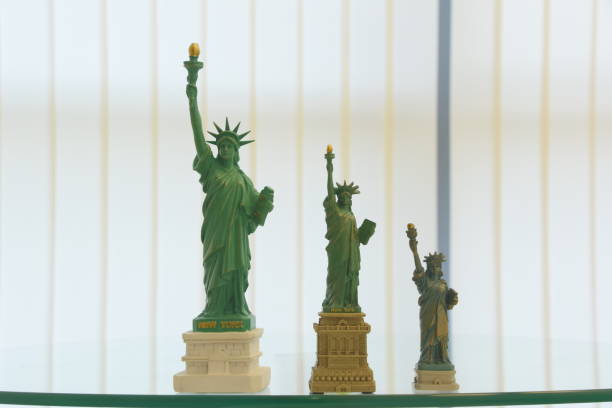 istock Statue of Liberty Souvenirs 858281988