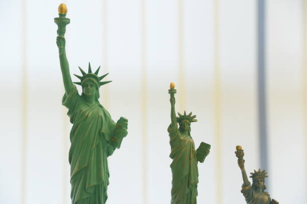 istock Statue of Liberty Souvenirs 858282292