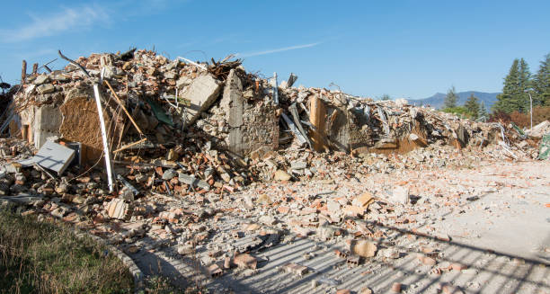 istock City destroyed by an earthquake 858302880