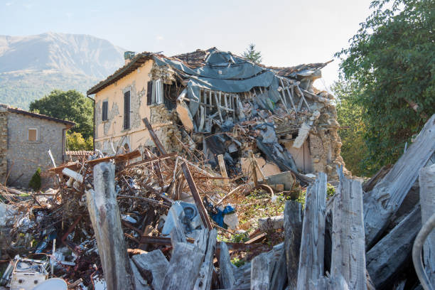 istock City destroyed by an earthquake 858303192