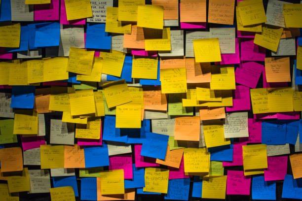 notas - frases pegadizas fotografías e imágenes de stock