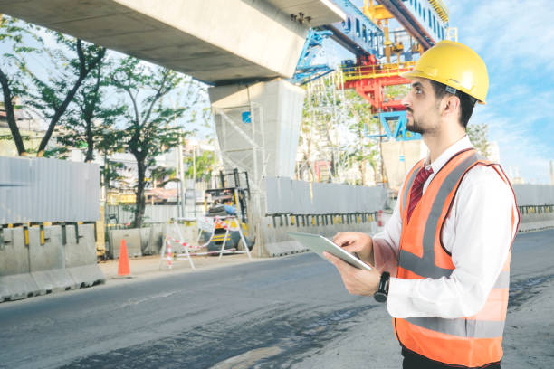 istock Italian foreman working with a tablet at outdoor 858489394