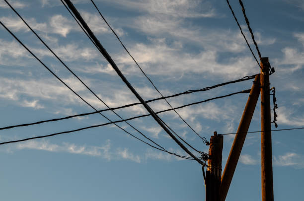 słup telefoniczny - transformer electricity mesh power line zdjęcia i obrazy z banku zdjęć