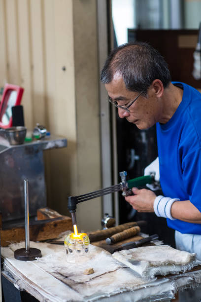 istock Man working at a glass factory 858535392
