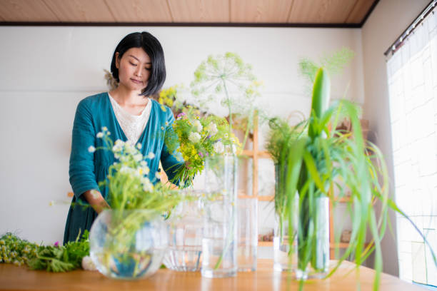 istock Florist at the shop 858557210