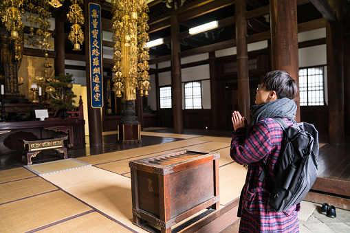 Japanese man praying at Hyakumanben Chionji Temple