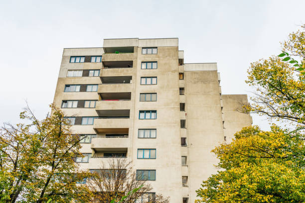 old plattenbau building in vintage colors - east berlin germany plattenbau apartment skyscraper imagens e fotografias de stock