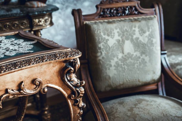 details voor vintage meubelen - antiek ouderwets stockfoto's en -beelden
