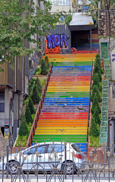 escaleras de colores brillantes en estambul - staircase steps istanbul turkey fotografías e imágenes de stock