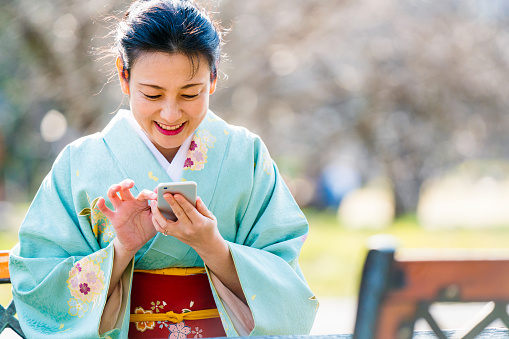 Kimono lady using a phone