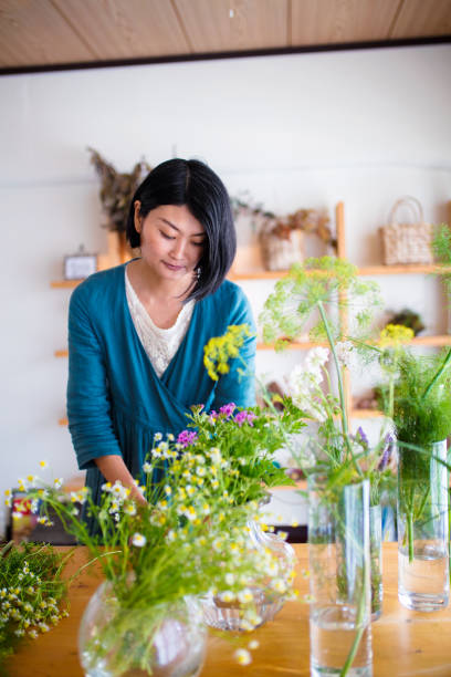 istock Florist at the shop 858692132