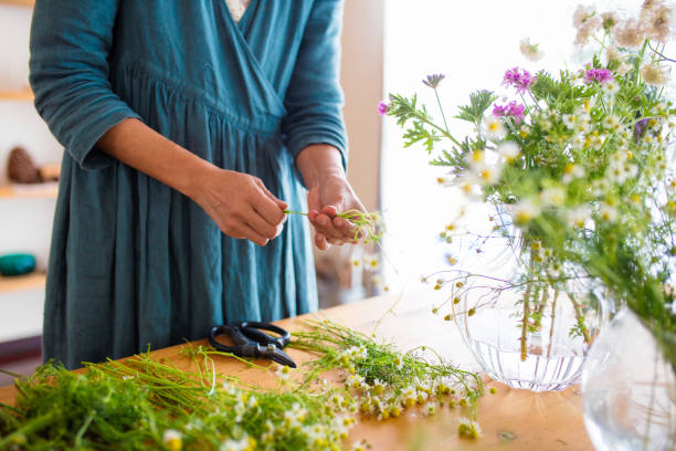istock Florist at the shop 858692176