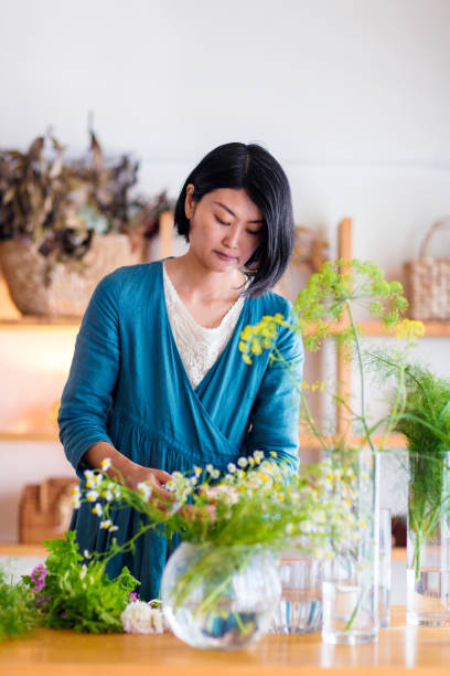 istock Florist at the shop 858692268
