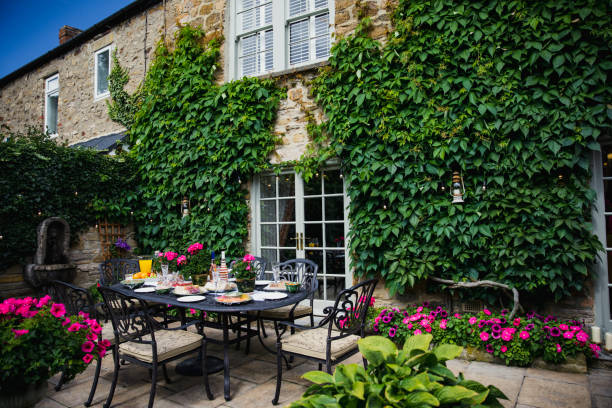 Country Cottage in England Table with a selection of food ready awaiting the guests house uk countryside stock pictures, royalty-free photos & images