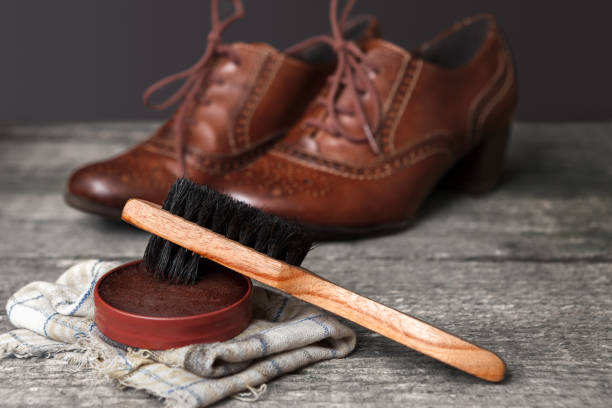 istock Old shoes and shoes cleaning kit 858707966
