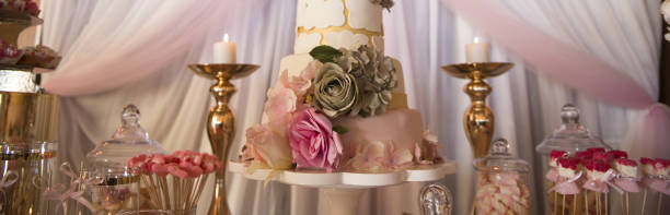 istock table of a wedding and groom , beautifull cake 858719312