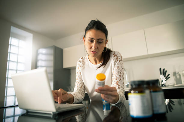 istock Filling prescription online 858721980